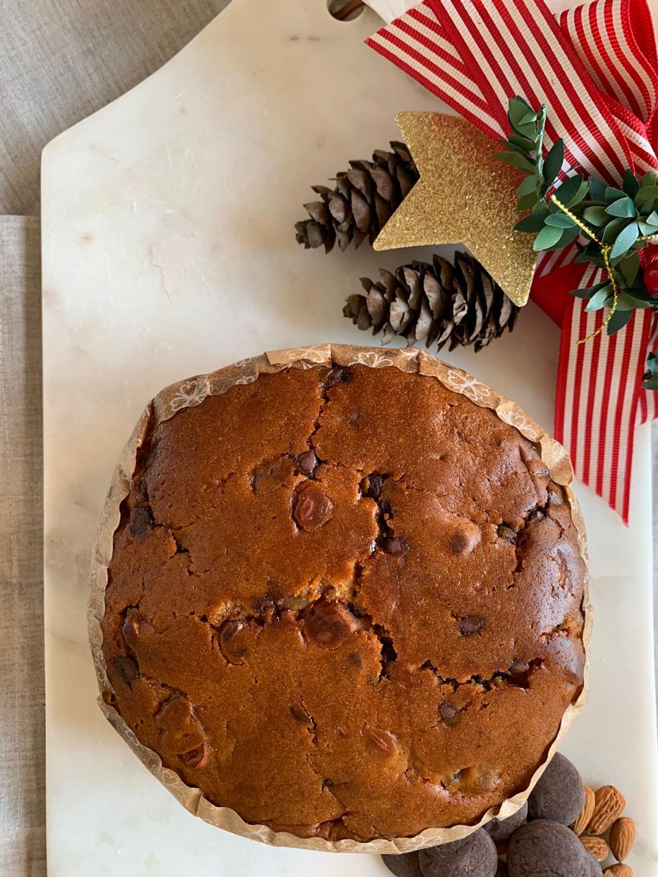 Pan de pascua con chip de chocolates y nueces